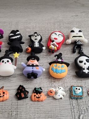 24 Halloween/Nightmare Before Christmas Figurines